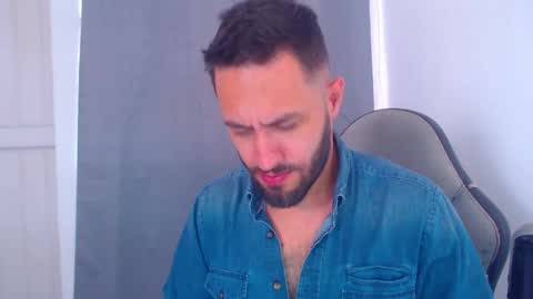 oliver online show from 01-13-25, 04:30