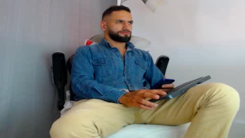 oliver online show from 09-12-25, 05:24