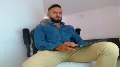 oliver online show from 09-23-25, 01:03