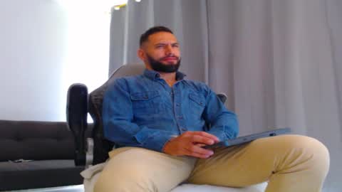 oliver online show from 11-05-25, 02:28