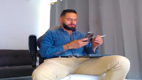 oliver online show from 11-11-25, 12:49