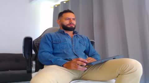 oliver online show from 11-12-25, 12:16