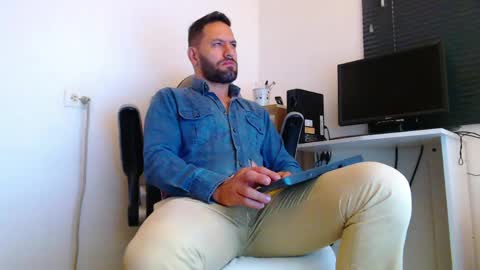 oliver online show from 04-01-26, 01:23