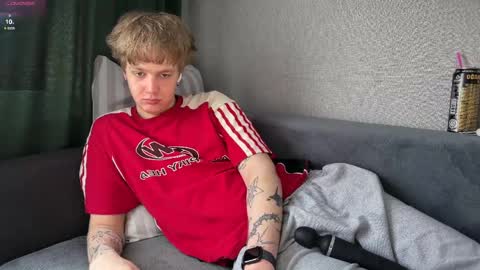 Snapshot of olivertasty chatting on 05-10-26, 01:38 oliver online show from 05-10-26, 01:38