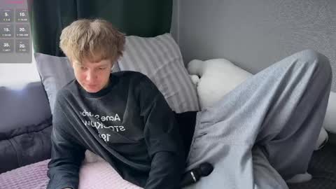 Snapshot of olivertasty chatting on 05-14-26, 12:45 oliver online show from 05-14-26, 12:45