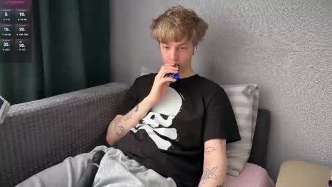 Snapshot of olivertasty chatting on 05-18-26, 12:11 oliver online show from 05-18-26, 12:11