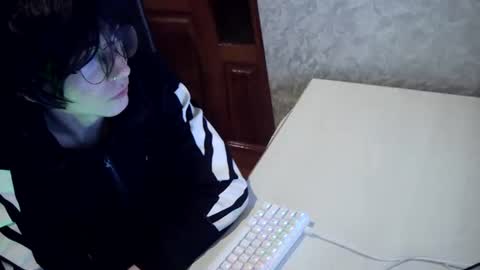 Snapshot of olivertwink007 chatting on 03-11-26, 05:19 oliverrrtwink online show from 03-11-26, 05:19