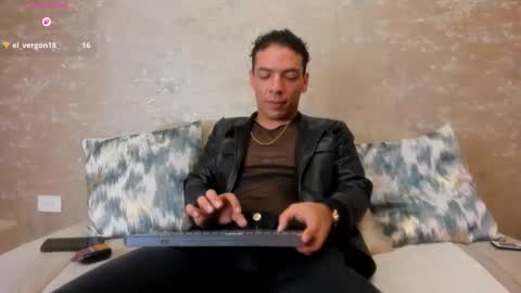 Snapshot of oliverwyse chatting on 06-05-26, 11:43 Oliver online show from 06-05-26, 11:43