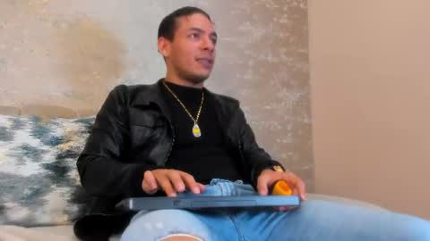 Snapshot of oliverwyse chatting on 06-11-26, 04:10 Oliver online show from 06-11-26, 04:10