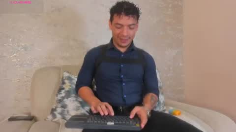 Snapshot of oliverwyse chatting on 06-13-26, 01:14 Oliver online show from 06-13-26, 01:14