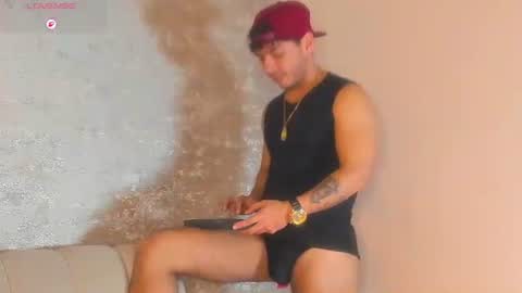 Snapshot of oliverwyse chatting on 06-20-26, 01:30 Oliver online show from 06-20-26, 01:30