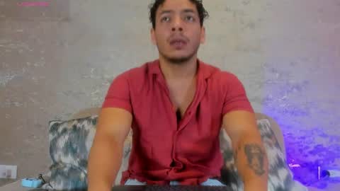 Snapshot of oliverwyse chatting on 06-24-26, 12:20 Oliver online show from 06-24-26, 12:20