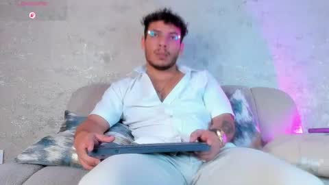 Snapshot of oliverwyse chatting on 07-01-26, 01:07 Oliver online show from 07-01-26, 01:07