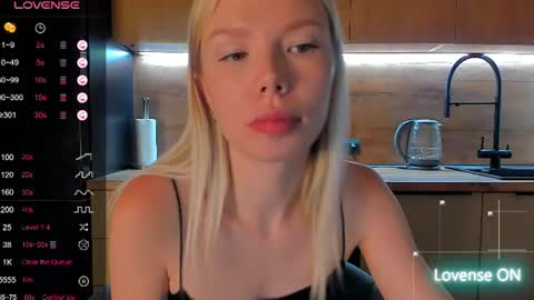 Olivia 3 online show from 06-17-26, 08:32