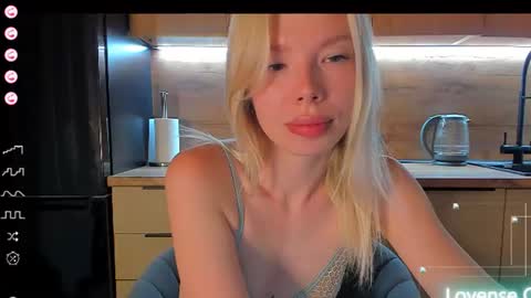 Olivia 3 online show from 06-25-26, 09:41