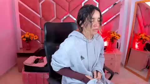 Snapshot of olivia_fox69 chatting on 06-16-26, 03:31 OLIVIA online show from 06-16-26, 03:31