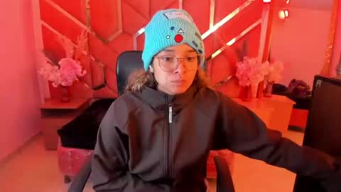 Snapshot of olivia_fox69 chatting on 06-20-26, 03:53 OLIVIA online show from 06-20-26, 03:53