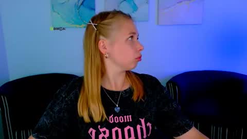 Snapshot of olivia_kit chatting on 07-12-26, 10:17 olivia_kit online show from 07-12-26, 10:17