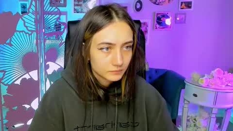 Snapshot of olivia_norton_ chatting on 09-26-25, 12:53 olivia_norton_ online show from 09-26-25, 12:53