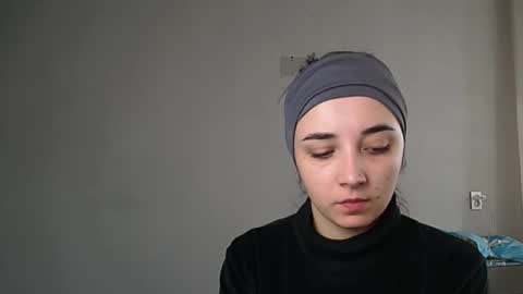 Snapshot of olivia_oliv chatting on 11-25-25, 11:21 Olivia online show from 11-25-25, 11:21