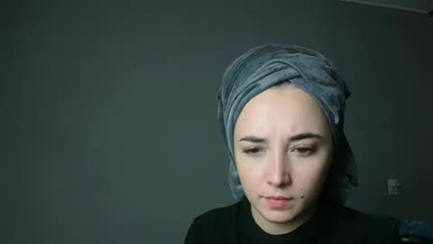 Snapshot of olivia_oliv chatting on 11-28-25, 12:08 Olivia online show from 11-28-25, 12:08