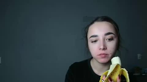 Snapshot of olivia_oliv chatting on 11-30-25, 04:55 Olivia online show from 11-30-25, 04:55