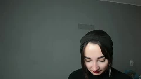 Snapshot of olivia_oliv chatting on 12-14-25, 01:38 Olivia online show from 12-14-25, 01:38