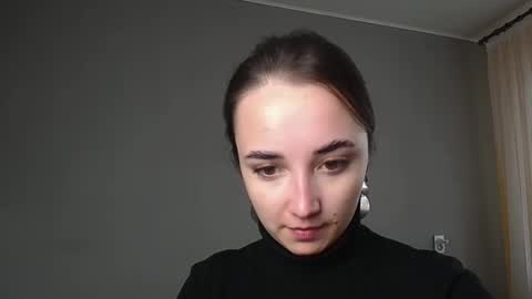 Olivia online show from 04-19-26, 03:11