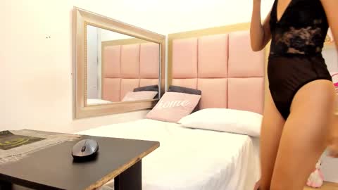 Snapshot of olivia_stevens_ chatting on 02-08-25, 07:16 Olivia online show from 02-08-25, 07:16