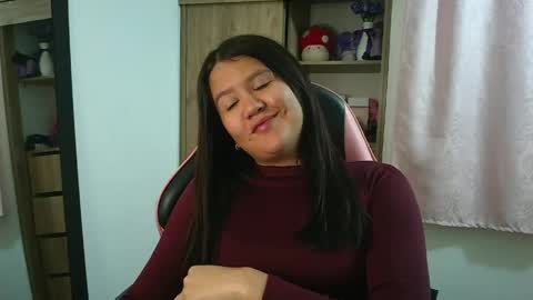 Snapshot of olivia_watson_ chatting on 05-04-26, 12:01 Olivia online show from 05-04-26, 12:01