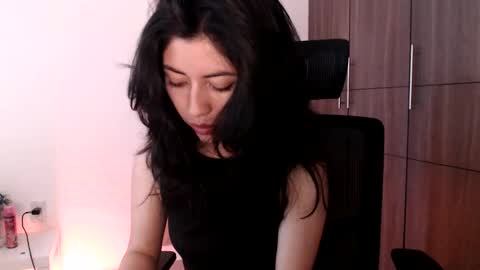 oliviaaa__ online show from 01-11-25, 06:33
