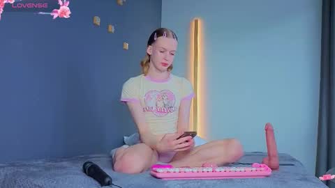 oliviaapink online show from 10-26-25, 10:54