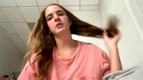 oliviaaraee online show from 03-02-26, 07:10