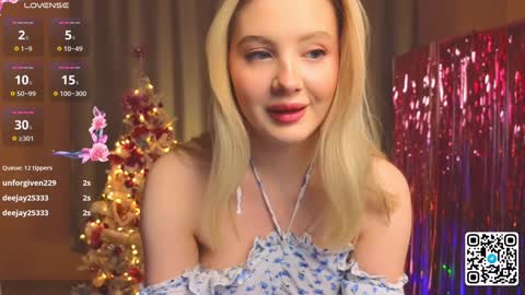 Snapshot of oliviabr0wn chatting on 12-15-24, 02:08 Olivia online show from 12-15-24, 02:08