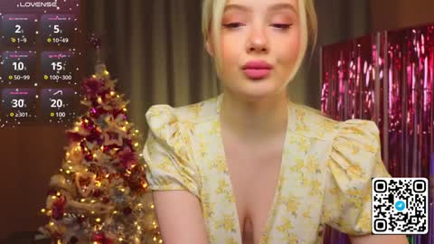 Snapshot of oliviabr0wn chatting on 01-17-25, 02:08 Olivia online show from 01-17-25, 02:08
