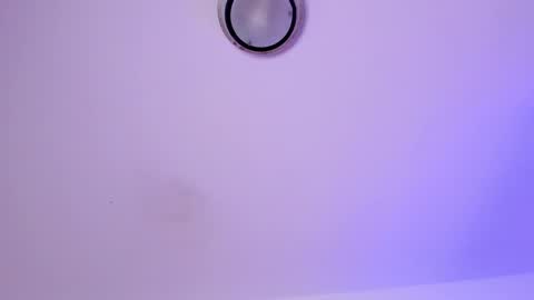 OLIVIA online show from 02-18-25, 01:43