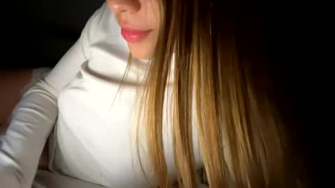 Snapshot of oliviacameron chatting on 06-11-26, 01:16 OLIV online show from 06-11-26, 01:16