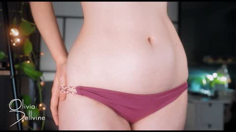 Snapshot of oliviadellvine chatting on 01-08-25, 04:02 Olivia online show from 01-08-25, 04:02