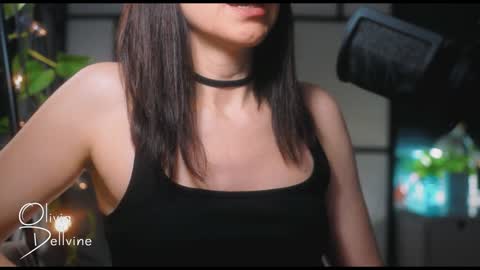 Snapshot of oliviadellvine chatting on 02-09-25, 01:33 Olivia online show from 02-09-25, 01:33