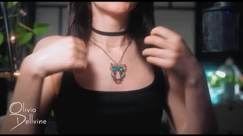 Snapshot of oliviadellvine chatting on 03-08-25, 01:39 Olivia online show from 03-08-25, 01:39