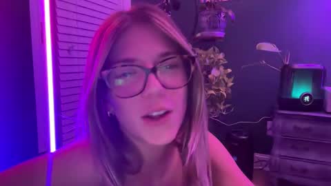 Olivia online show from 01-31-25, 04:36