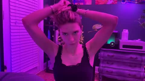 Olivia online show from 02-14-25, 04:37