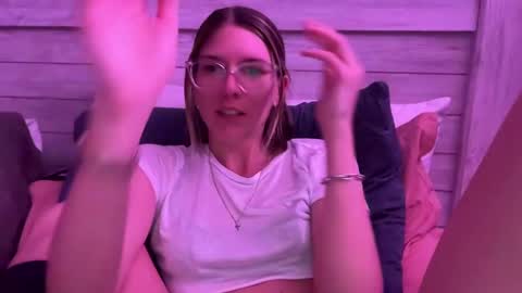 Olivia online show from 03-06-25, 04:19