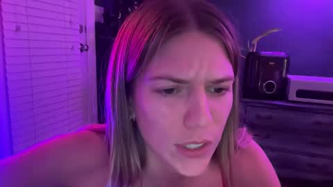 Olivia online show from 03-10-25, 03:56