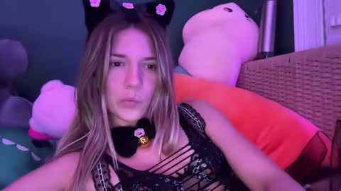 Olivia online show from 03-11-25, 05:38