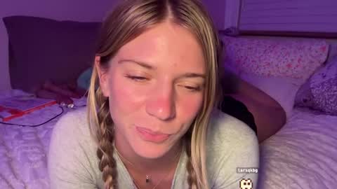 Olivia online show from 09-30-25, 03:33