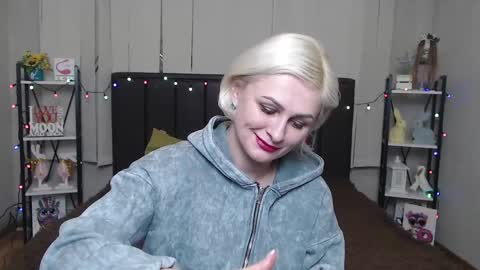 OliviaHorst online show from 01-22-25, 04:12