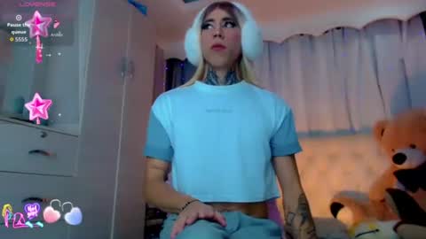 Snapshot of oliviahot01 chatting on 07-23-26, 01:30 oliviahot01 online show from 07-23-26, 01:30