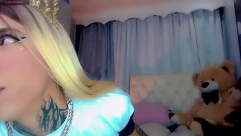 Snapshot of oliviahot01 chatting on 07-28-26, 01:34 oliviahot01 online show from 07-28-26, 01:34
