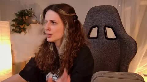 Snapshot of oliviamcclean chatting on 02-15-26, 04:58 Liv online show from 02-15-26, 04:58